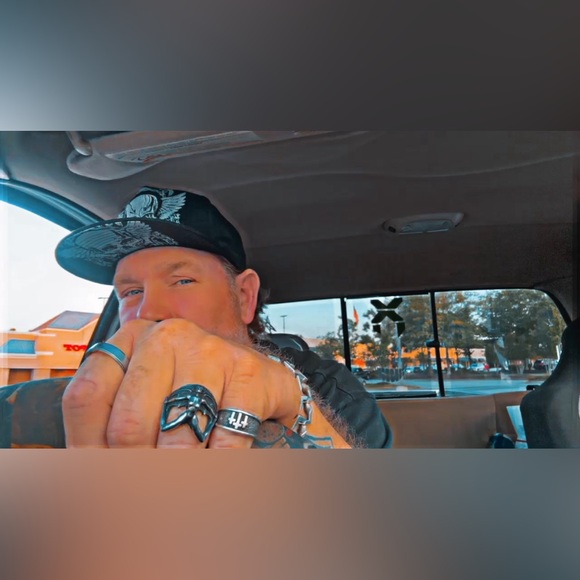 Meet your Posher, Sketchy - Picture 3 of 11